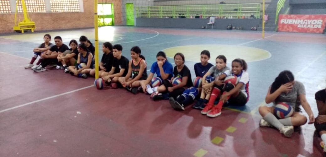 Atletas durante una jornada inicial